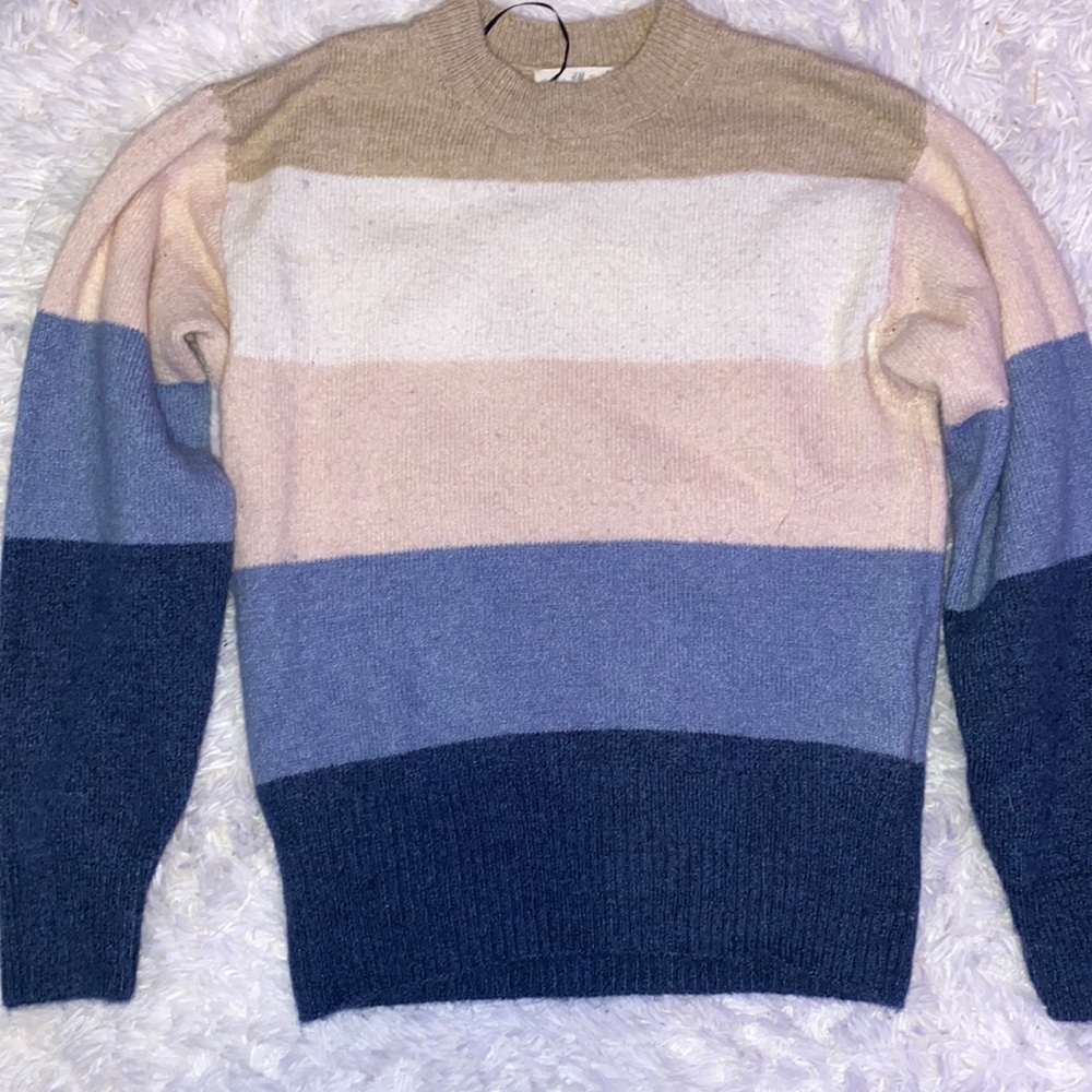 Size-XS. Brand-H&M. Colors- Tan, white, light pink, light blue, dark blue.